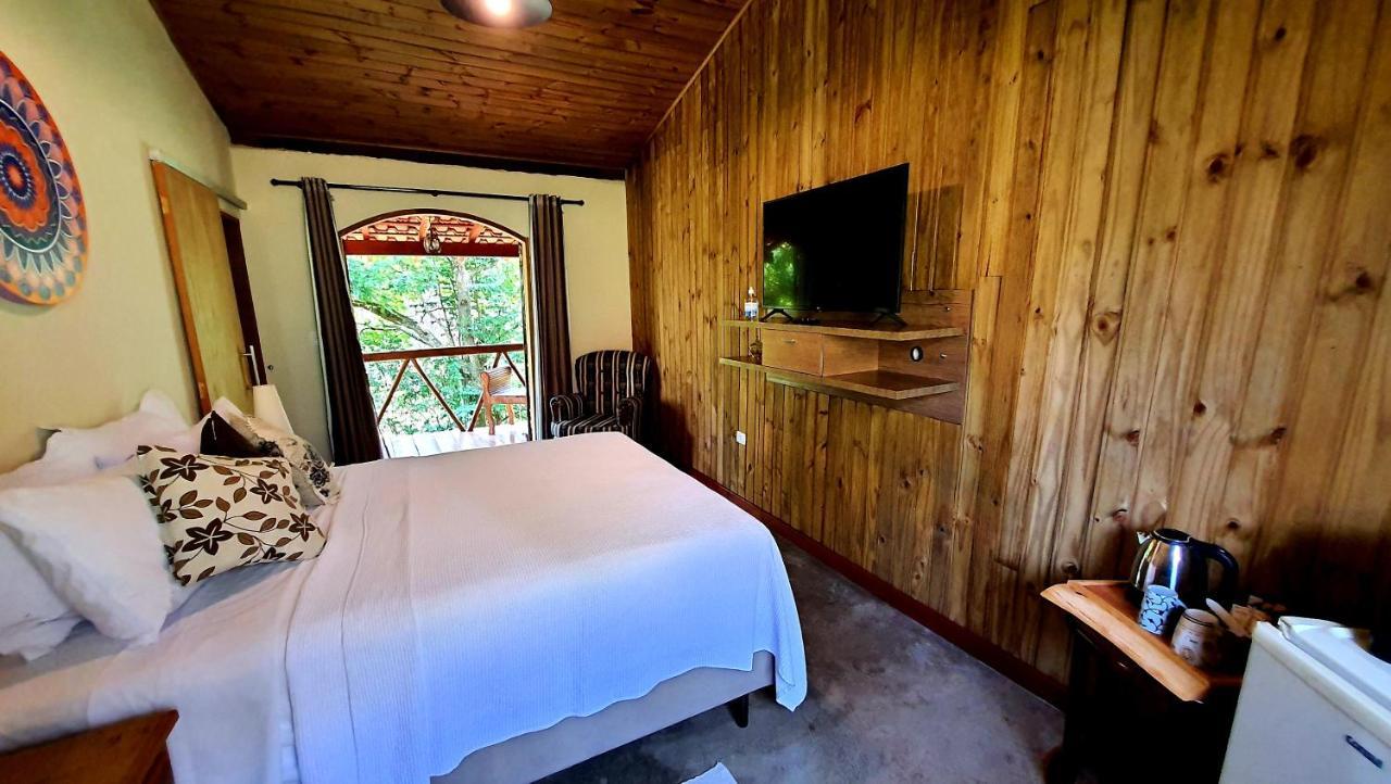 ピニャウジーニョ Sitio Belucci Bed & Breakfast エクステリア 写真
